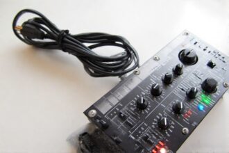 how to use a HyperX headset splitter cable with a Fifine mixer